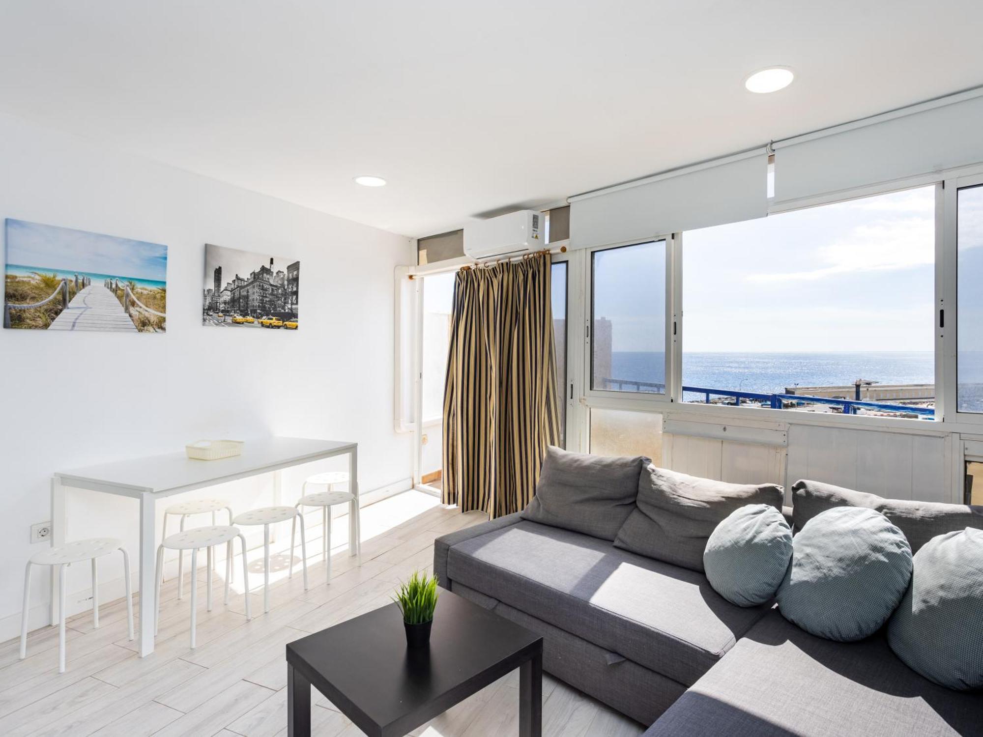 Live Serviola With Balcony Apartment